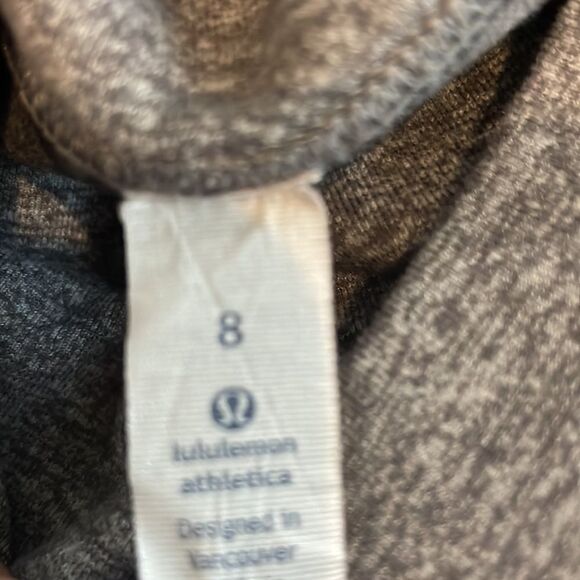 🧘 Lululemon Cropped Leggings - Size 8 - Thicker Material - Picture 6 of 6